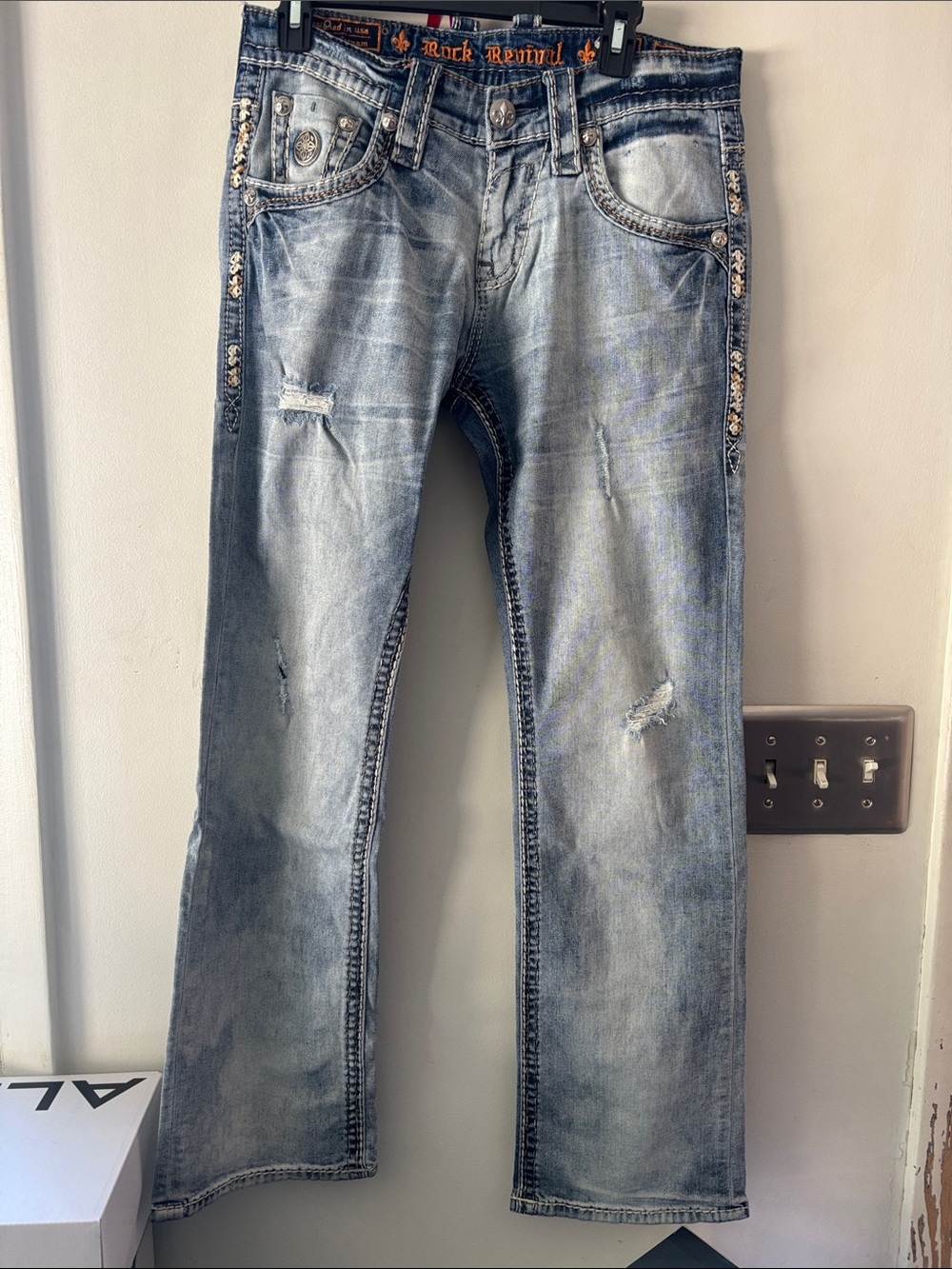 Rock Revival Men's Faded Light Blue relaxed Straight Jeans 30/30